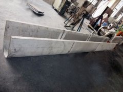 輸送機(jī)外殼初步成型